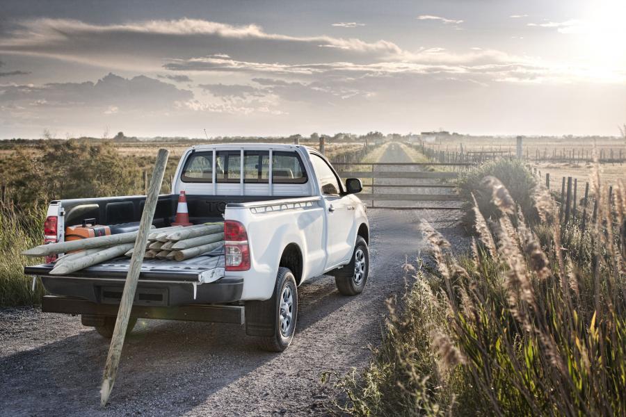  Toyota Hilux 2012 года  (фото 22 из 38)